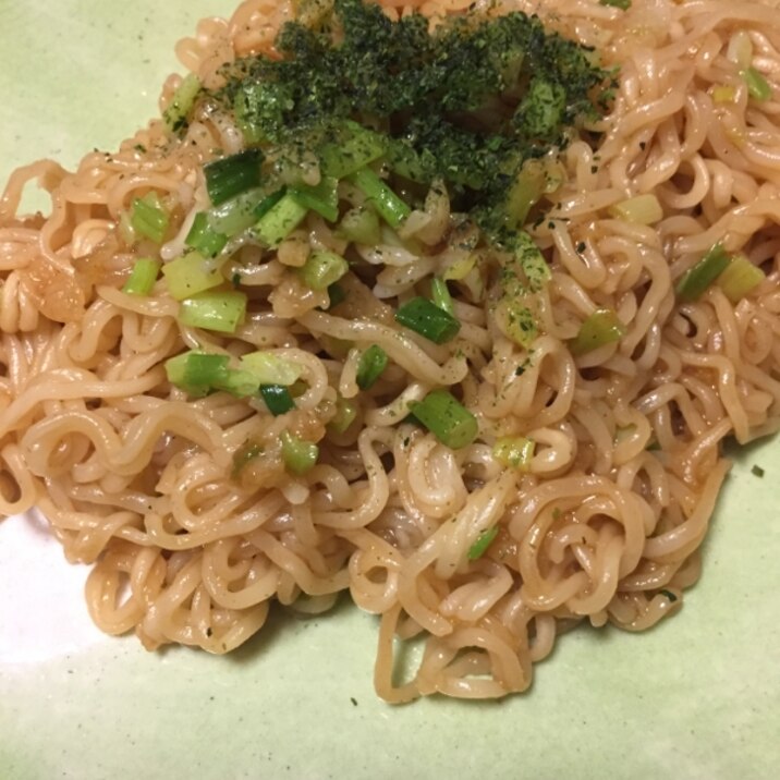 袋ラーメンで簡単ネギ焼きそば